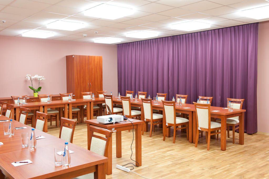 Ckm Centrum Konferencyjne Mazowsze Отребуси