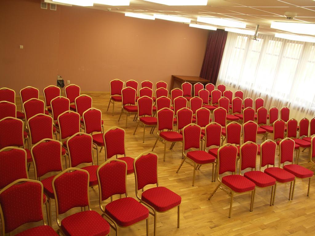 Ckm Centrum Konferencyjne Mazowsze Отребуси